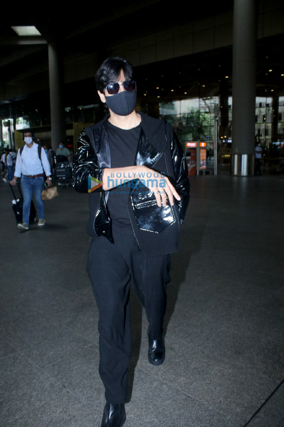 Photos: Siddharth Malhotra, Urvashi Rautela, Amyra Dastur and others spotted at the airport Photos: Siddharth Malhotra, Urvashi Rautela, Amyra Dastur and others spotted at the airport
