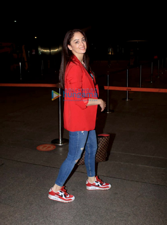 photos siddharth malhotra urvashi rautela amyra dastur and others spotted at the airport 5