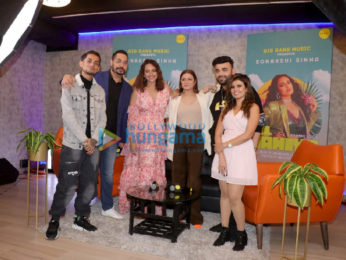 Photos: Sonakshi Sinha snapped at the preview of her track 'Mil Mahiya' in Andheri