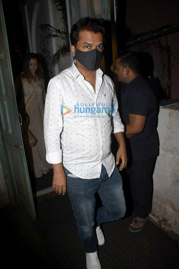 photos sonam kapoor ahuja malaika arora shriya saran and others spotted at pali village cafe in bandra 4
