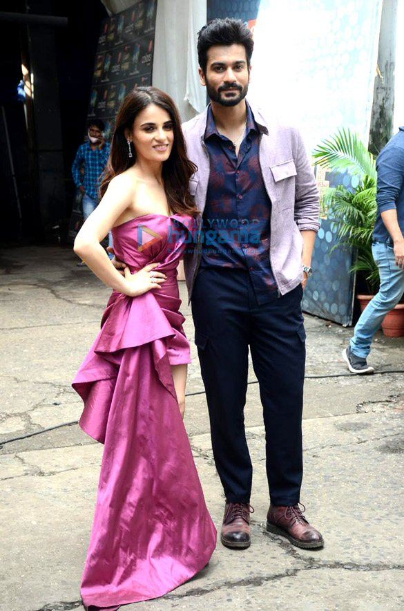 photos sunny kaushal and radhika madan snapped promoting shiddat on the sets of dance deewane 3 2
