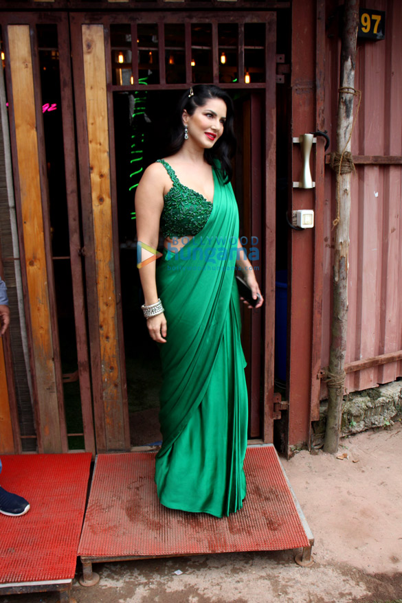 photos sunny leone spotted at shoot location in versova 4