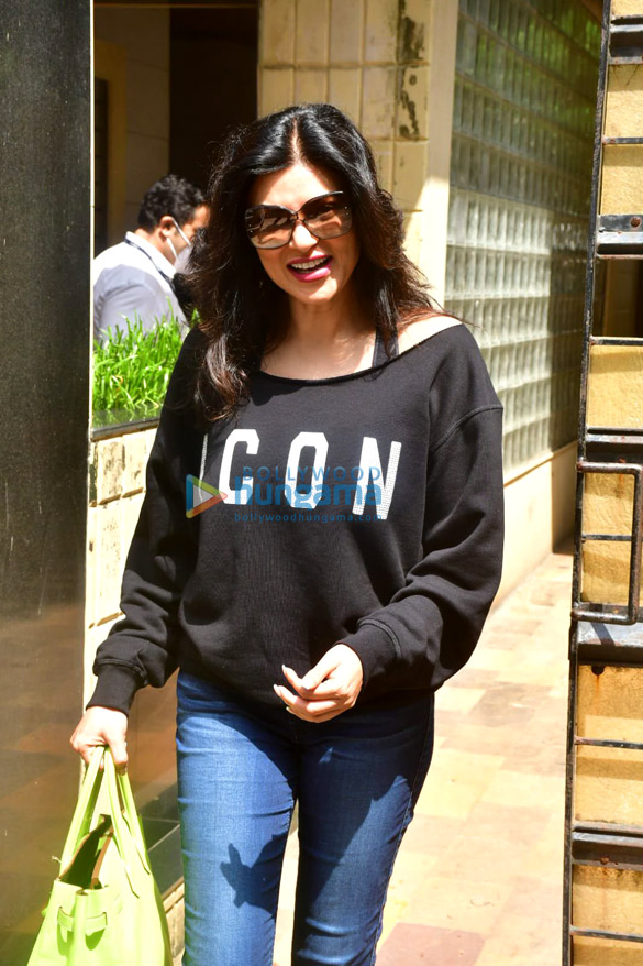 photos sushmita sen spotted at a dubbing studio 3