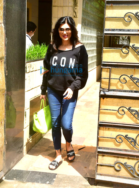 photos sushmita sen spotted at a dubbing studio 4