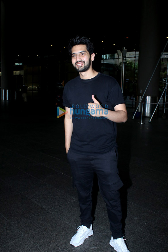 photos varun dhawan shruti haasan karishma tanna and others snapped at the airport 1
