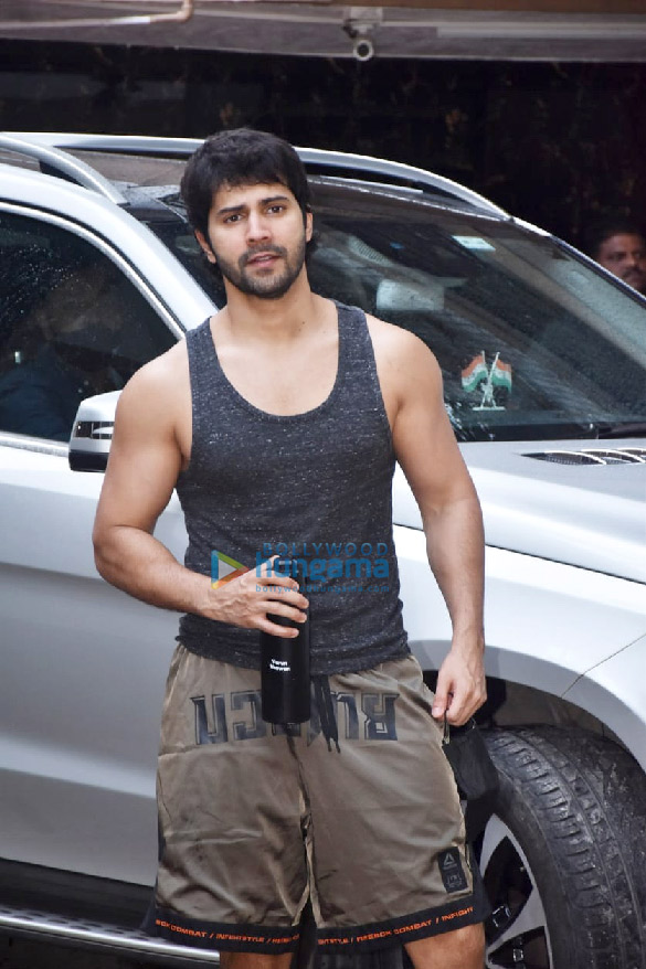 Photos: Varun Dhawan snapped at a gym in Juhu