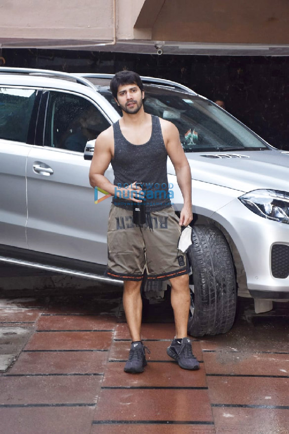 photos varun dhawan snapped at a gym in juhu 2 4
