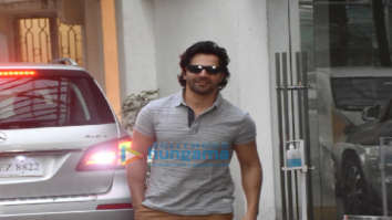 Photos: Varun Dhawan snapped at a gym in Khar