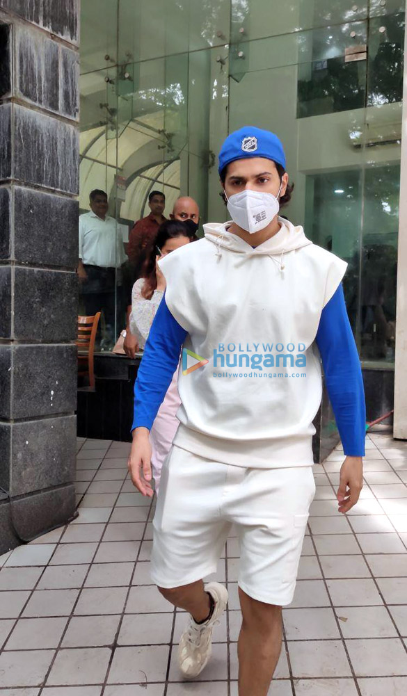 photos varun dhawan snapped at a gym in khar 2