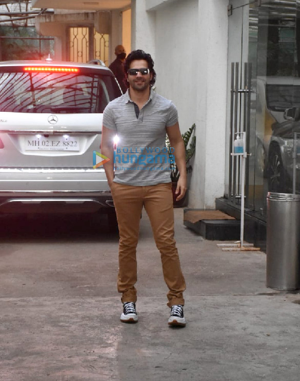 photos varun dhawan snapped at a gym in khar 3 2