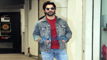 Photos: Varun Dhawan spotted in Khar