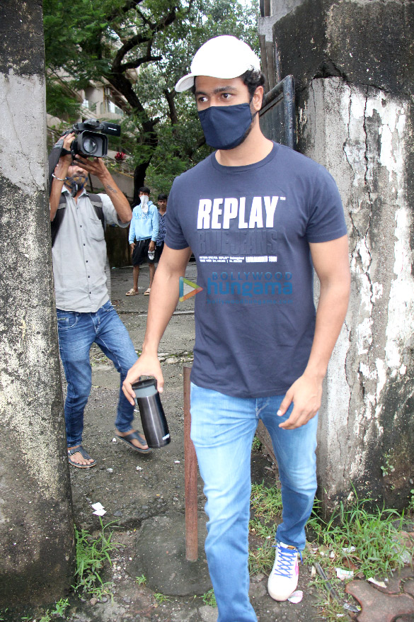 photos vicky kaushal spotted at shoojit sircars office in juhu 2