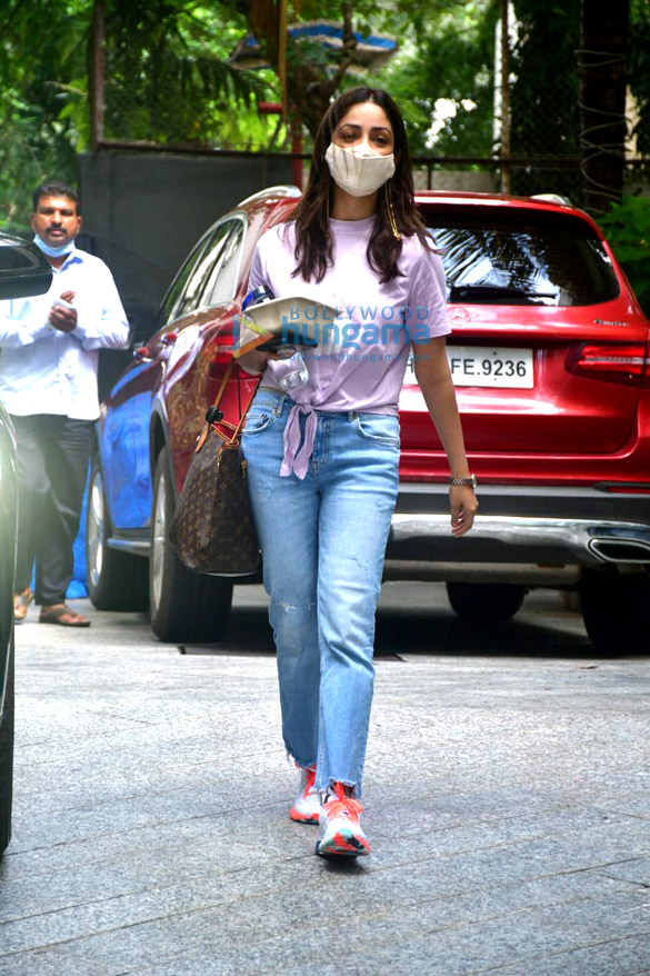 photos yami gautam dhar snapped at the maddock films office 1