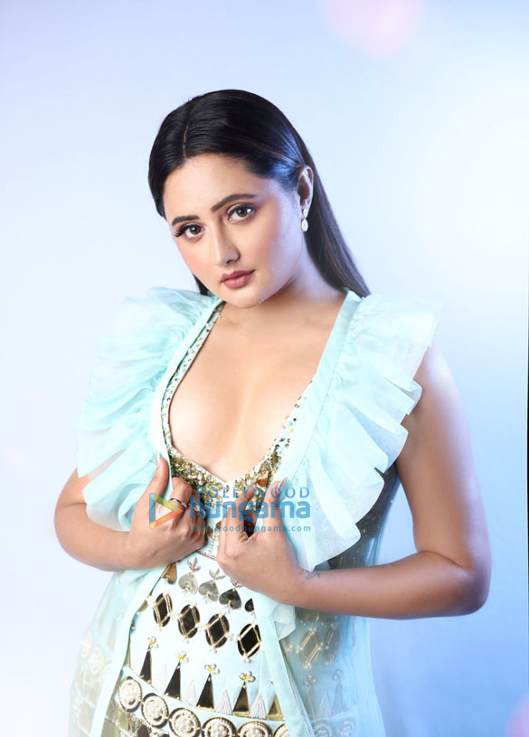 rashami desai 3 8
