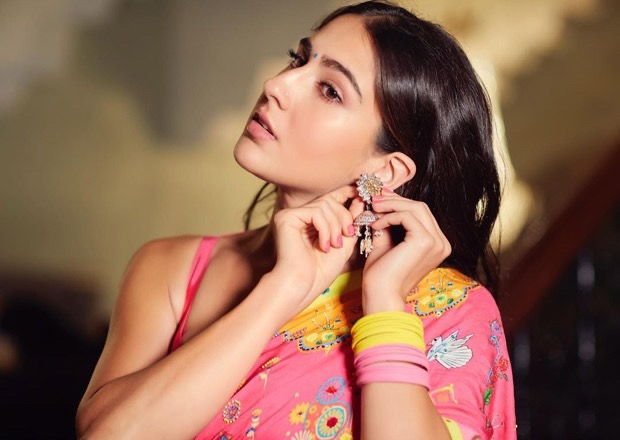 Sara Ali Khan goes desi in a printed pink saree for Global Citizen Concert Sara Ali Khan goes desi in a printed pink saree for Global Citizen Concert