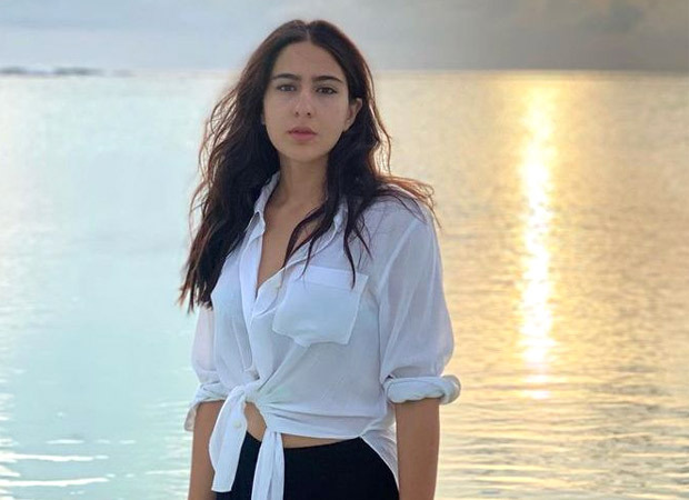 Sara Ali Khan looks resplendent as she enjoys her day at the beach in ...