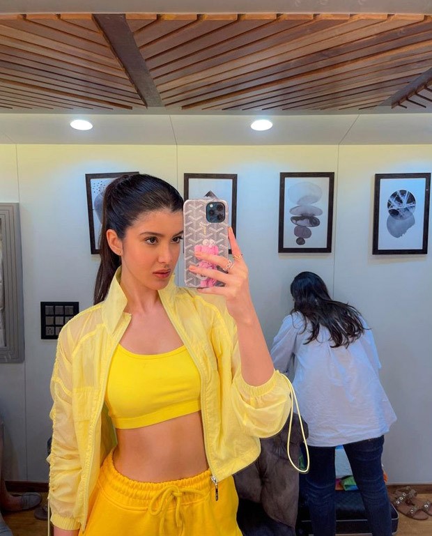 Shanaya Kapoor knows what to do when life gives her lemons- make it fashion!