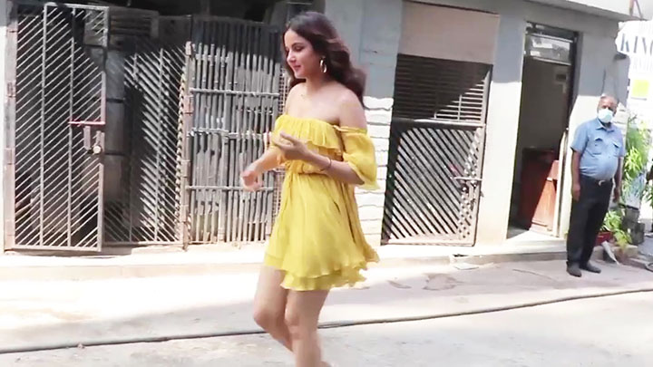 Spotted: Jasmin Bhasin at Juhu for Song shoot