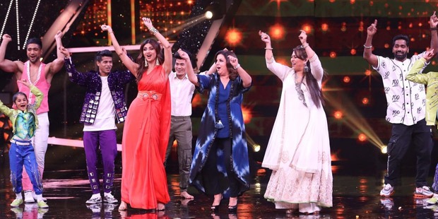Super Dancer 4 Shilpa Shetty and Farah Khan perform the Naagin dance on Priyanka Chopra's ‘Desi Girl’