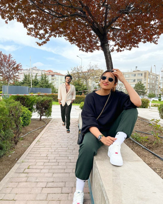 Arjun Kapoor gives Parineeti Chopra the title of world tourism ambassador on her birthday with photoshopped pictures Arjun Kapoor gives Parineeti Chopra the title of world tourism ambassador on her birthday with photoshopped pictures