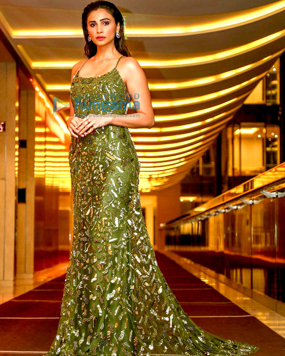 daisy shah 4 7