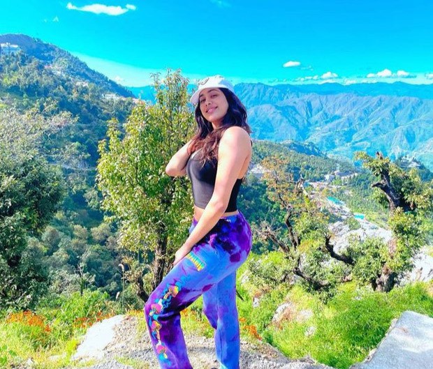 Janhvi Kapoor gives a glimpse into her girls trip to Mussoorie as she uploads sunkissed pictures