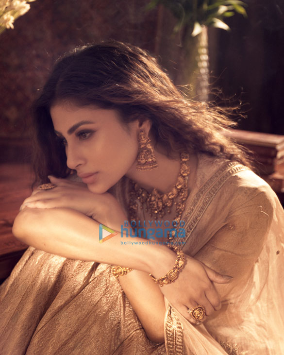 mouni roy 0258 7