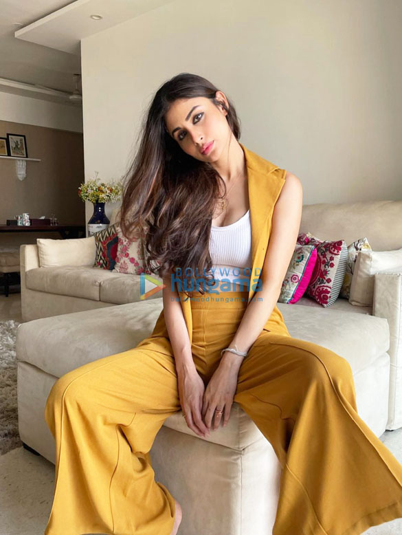 mouni roy 3 36