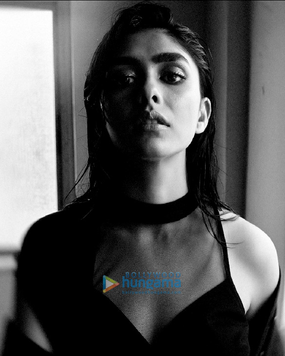 mrunal thakur 1 22