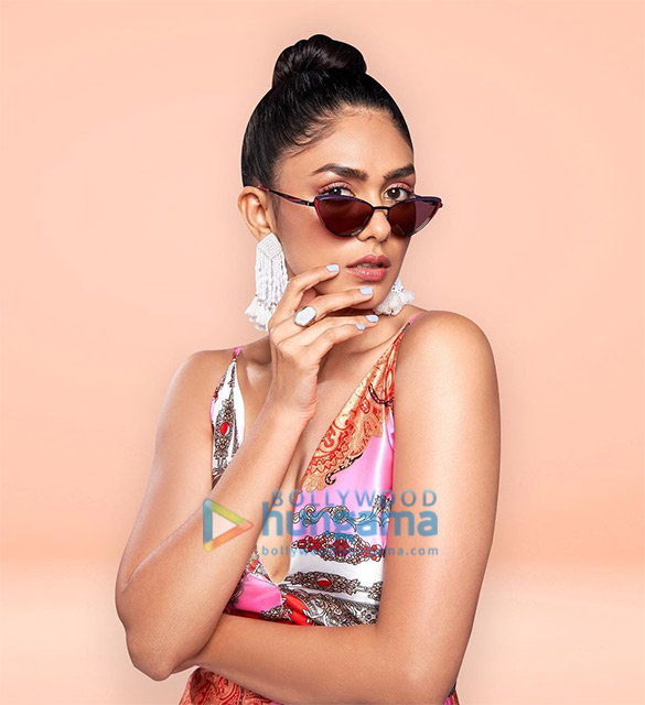 mrunal thakur 3 18