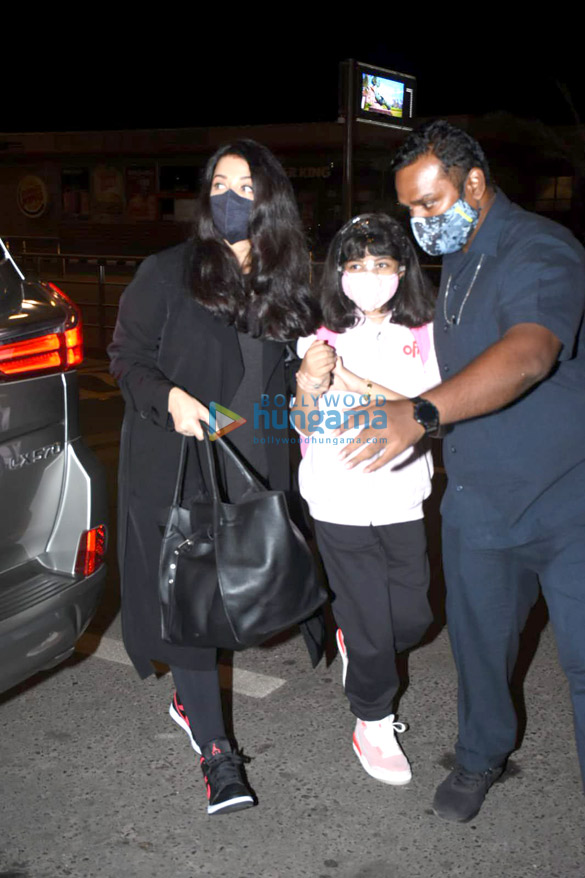photos abhishek bachchan aishwarya rai bachchan aaradhya bachchan and others snapped at the airport 3