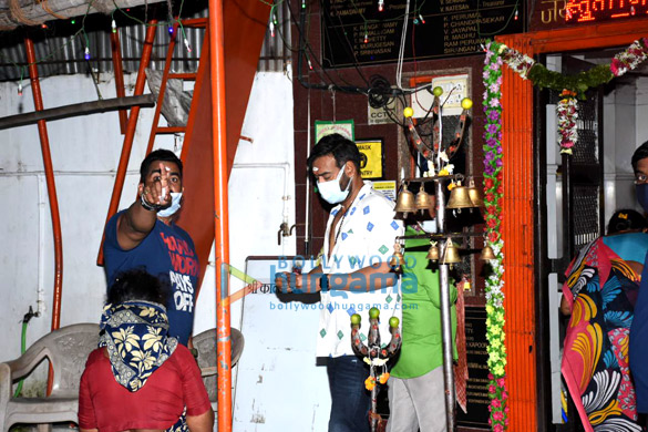 Photos: Ajay Devgn spotted at Kali Mata Mandir in Juhu Photos: Ajay Devgn spotted at Kali Mata Mandir in Juhu