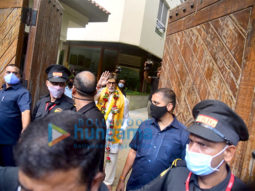Photos: Amitabh Bachchan greets fans outside his house on his birthday