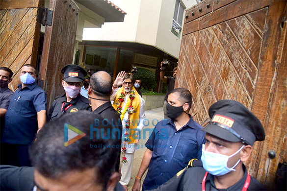 Photos: Amitabh Bachchan greets fans outside his house on his birthday Photos: Amitabh Bachchan greets fans outside his house on his birthday
