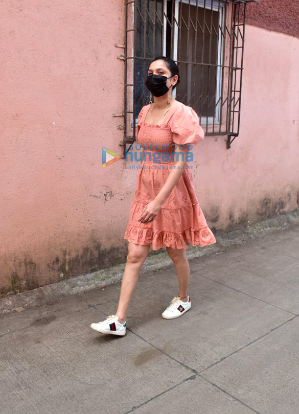 photos ankita lokhande snapped in juhu with her mother 1