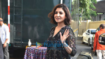 Photos: Anushka Sharma snapped at a photoshoot in Mumbai
