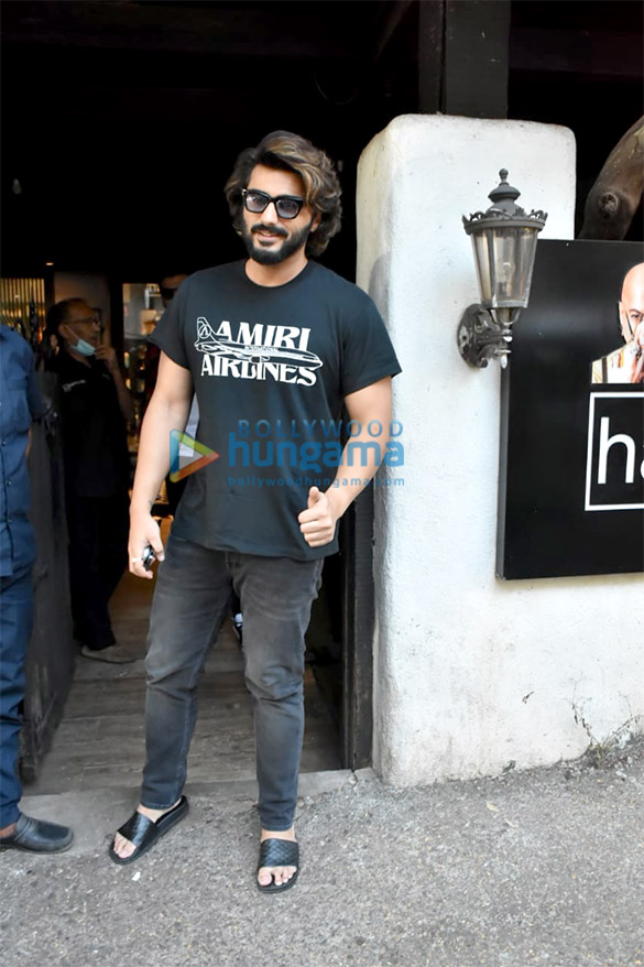 photos arjun kapoor snapped at hakims aalim salon in bandra 2 3