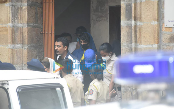 photos aryan khan leaves for j j hospital for medical examination 1