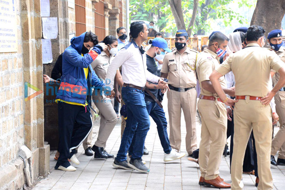 photos aryan khan leaves for j j hospital for medical examination 4