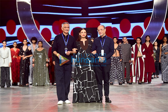 photos dia mirza turns showstopper for abraham thakore at lfw day 2 5