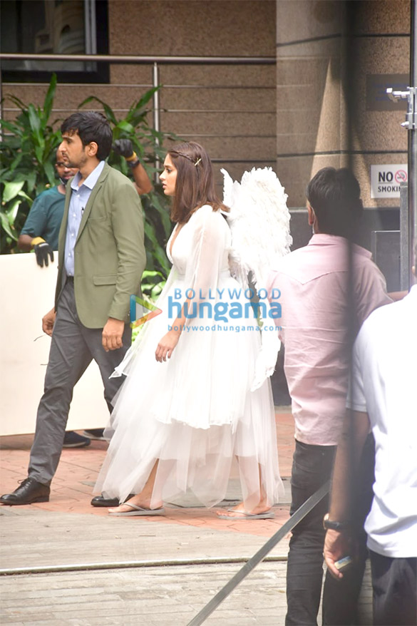 photos ileana dcruz and pratik gandhi spotted at shoot location 3 2