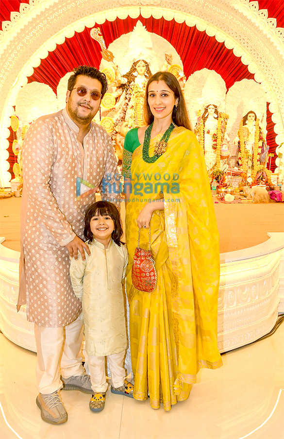 photos kajol tanuja tanishaa mukerji mouni roy and others snapped attending durga puja 6