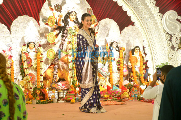 photos kajol tanuja tanishaa mukerji and mouni roy snapped attending durga puja 1