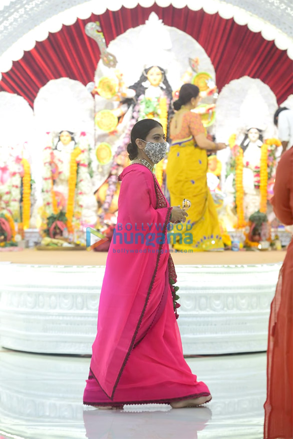 photos kajol snapped for durga puja 4