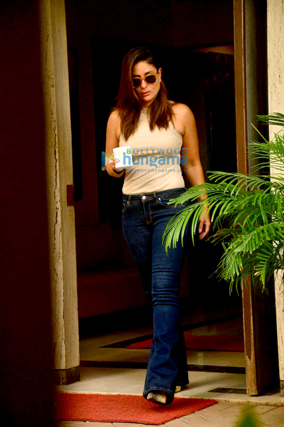 photos kareena kapoor khan spotted in bandra 1 33