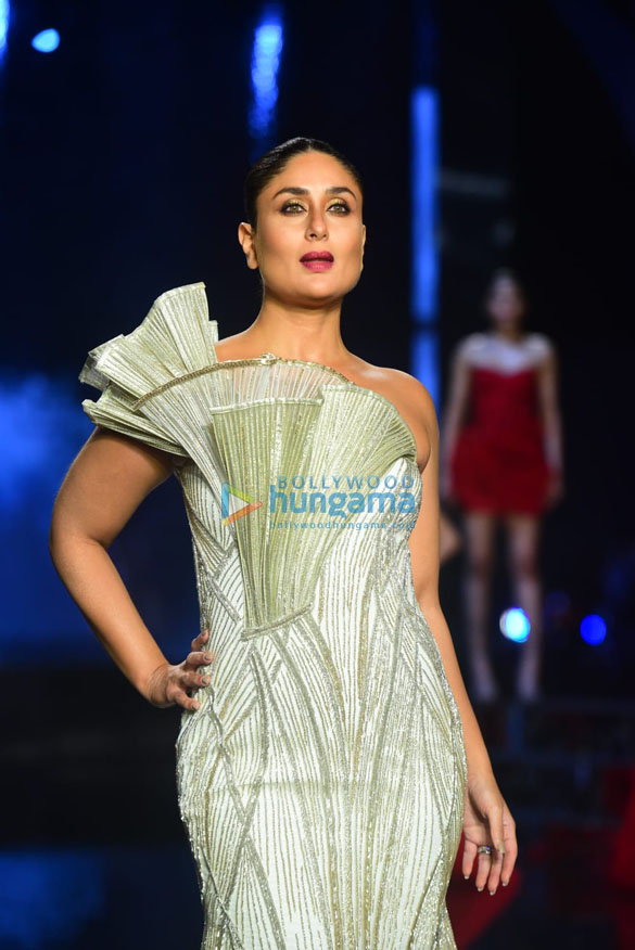photos kareena kapoor khan walks the ramp for gaurav gupta at lakme fashion week 2021 grand finale 3