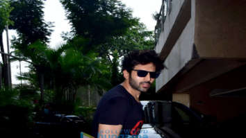 Photos: Kartik Aaryan snapped in Juhu
