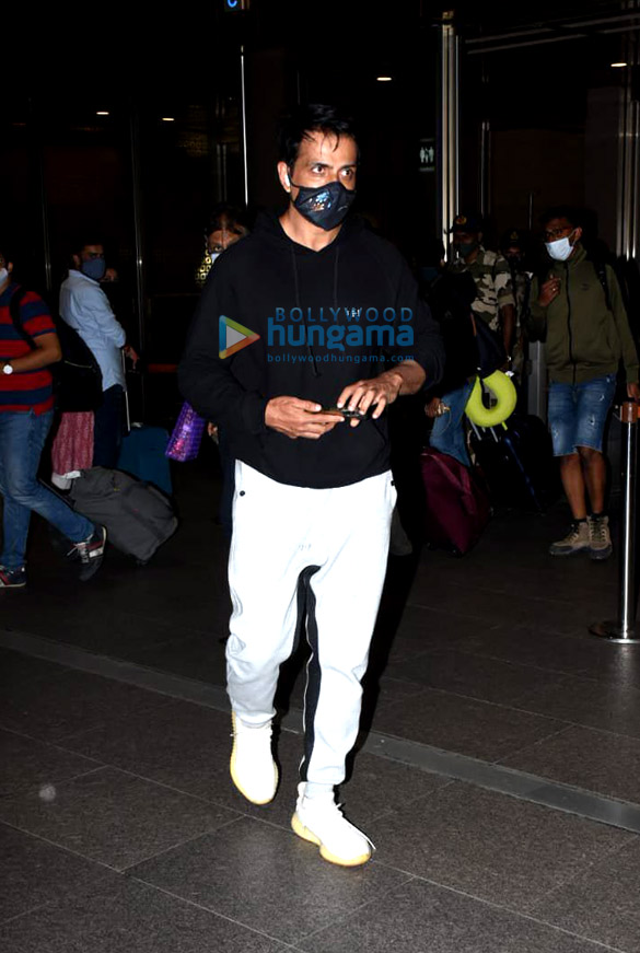 photos katrina kaif tiger shroff tara sutaria and others snapped at the airport 4