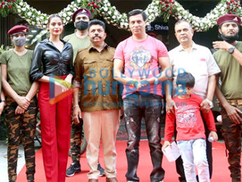 Photos: Madhur Bhandarkar and Ayeesha Aiman attend the launch of Shiva's Salon in Kandivali