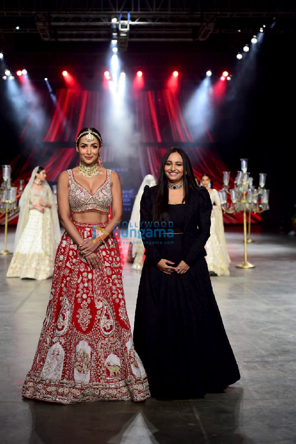 Photos: Malaika Arora, Chitrangda Singh, Soha Ali Khan and Divya Khosla Kumar walk the ramp at LFW Day 4